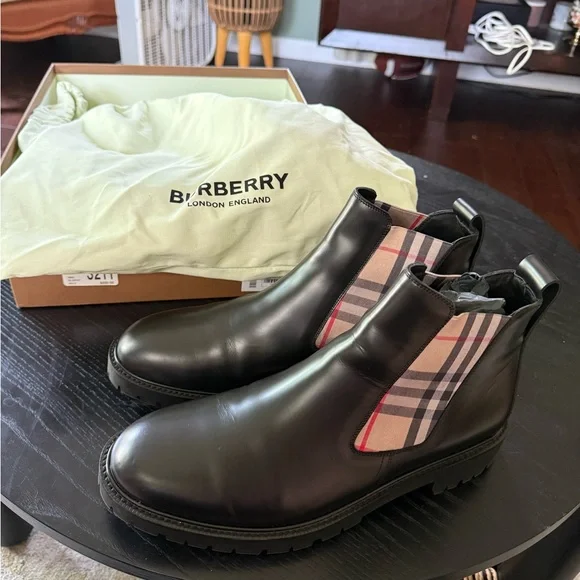Burberry Archive Beige Chelsea Boots